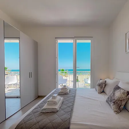 Sea-view Living | Double Space, Pure Ease By Host Hero Appartement *