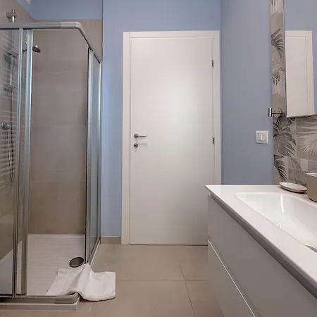 Sea-view Living | Double Space, Pure Ease By Host Hero *