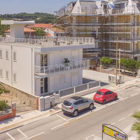 Sea-view Living | Double Space, Pure Ease By Host Hero Appartement *